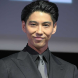 賀来賢人の榮倉奈々との馴れ初めはドラマの共演？結婚のきっかけ・子供まで徹底解説